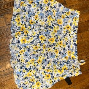 A short floral skirt with bow